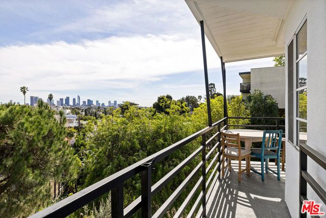 960 N Micheltorena Street, Los Angeles, CA 90026