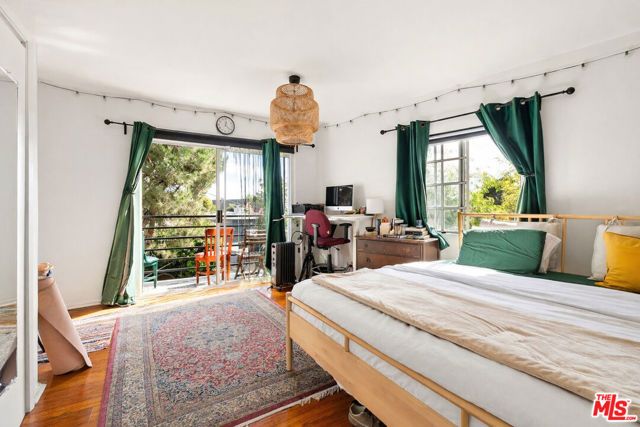 960 N Micheltorena Street, Los Angeles, CA 90026