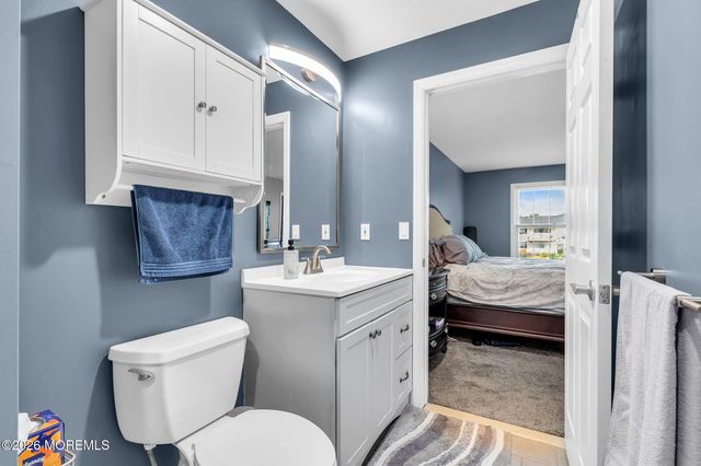 510 Harding Road 8, Freehold, NJ 07728