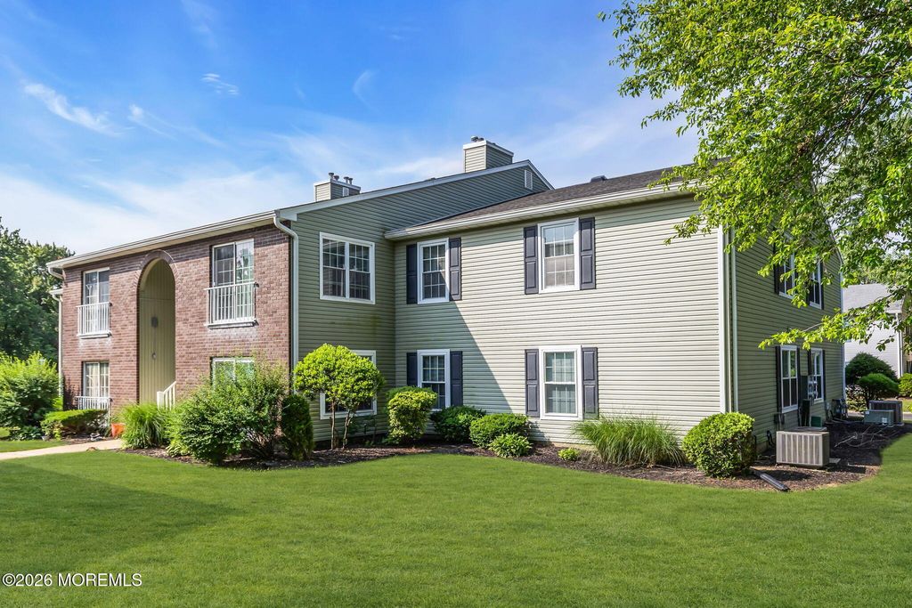 510 Harding Road 8, Freehold, NJ 07728