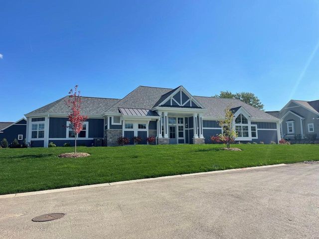 339 Sandy CIRCLE, Pewaukee, WI 53072