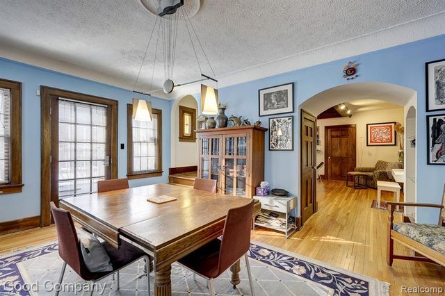 19 Oakdale Boulevard, Pleasant Ridge, MI 48069