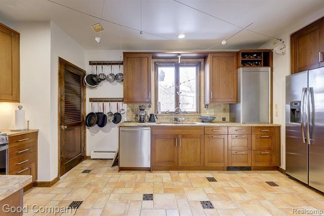 19 Oakdale Boulevard, Pleasant Ridge, MI 48069