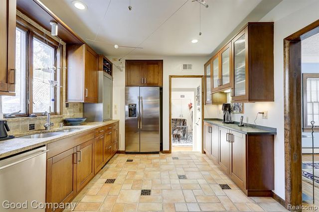 19 Oakdale Boulevard, Pleasant Ridge, MI 48069