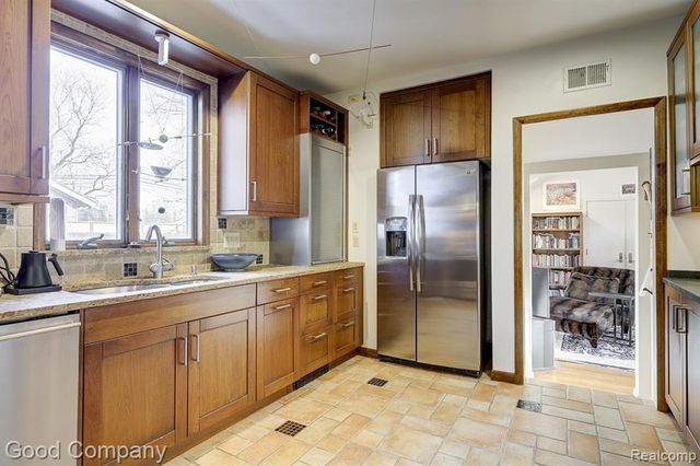 19 Oakdale Boulevard, Pleasant Ridge, MI 48069