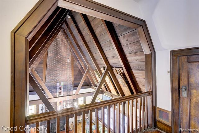 19 Oakdale Boulevard, Pleasant Ridge, MI 48069