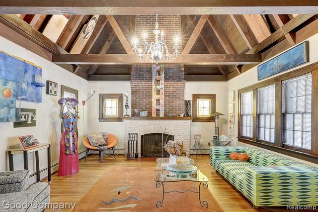 19 Oakdale Boulevard, Pleasant Ridge, MI 48069