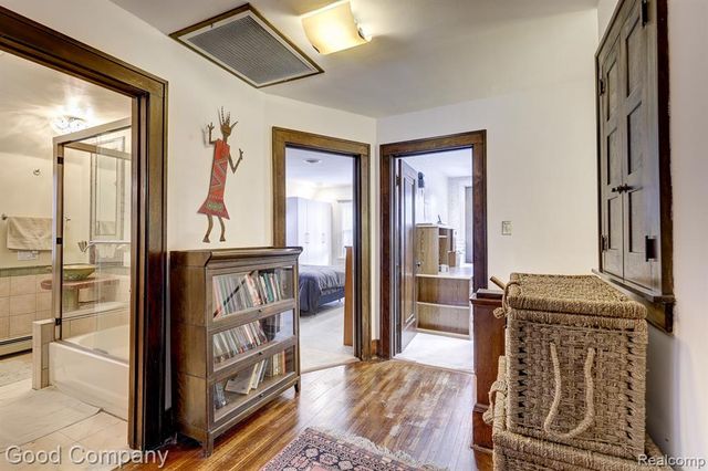 19 Oakdale Boulevard, Pleasant Ridge, MI 48069