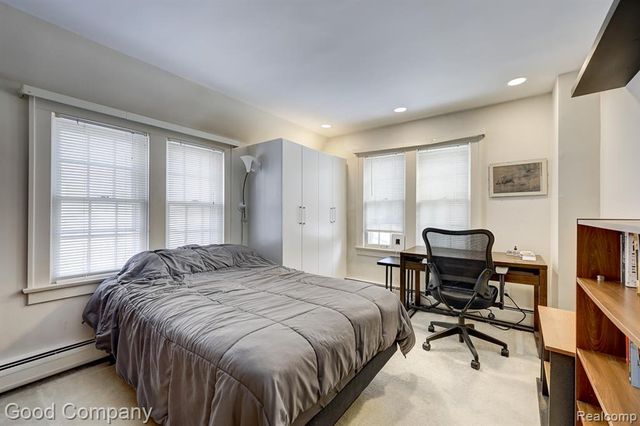 19 Oakdale Boulevard, Pleasant Ridge, MI 48069