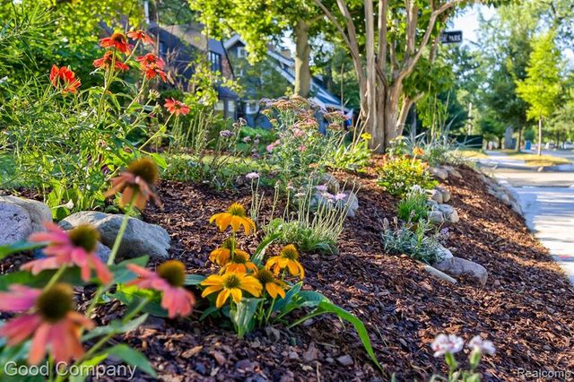 19 Oakdale Boulevard, Pleasant Ridge, MI 48069