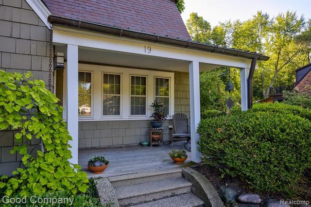 19 Oakdale Boulevard, Pleasant Ridge, MI 48069