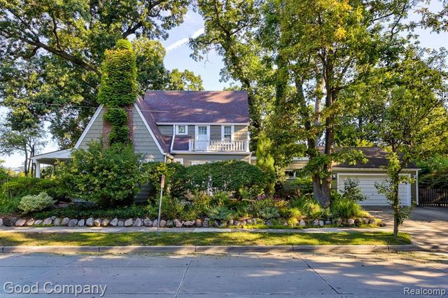 19 Oakdale Boulevard, Pleasant Ridge, MI 48069