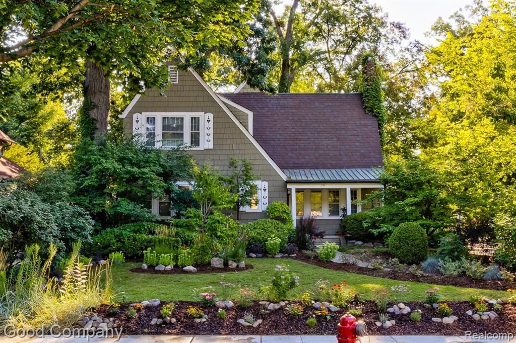 19 Oakdale Boulevard, Pleasant Ridge, MI 48069