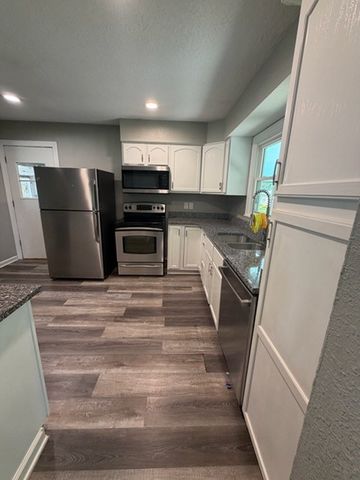 138 Greenfield Parkway, Des Moines, IA 50320