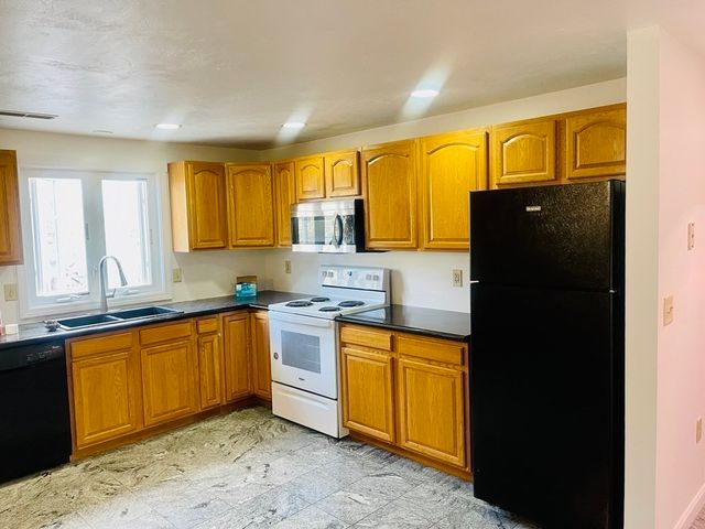 1 Hatfield St 5, Worcester, MA 01604