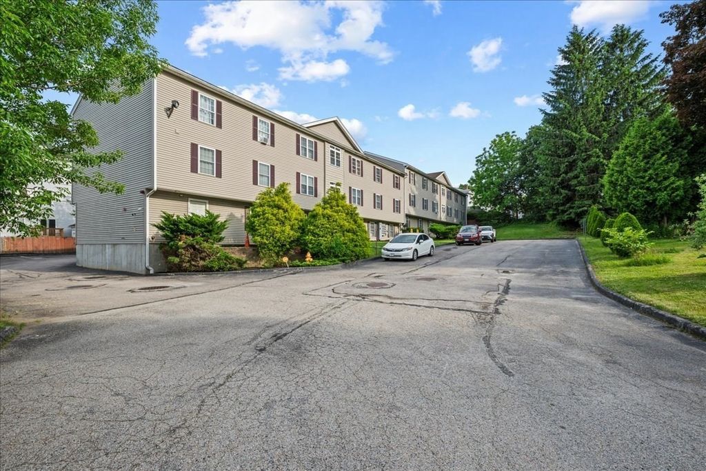 1 Hatfield St 5, Worcester, MA 01604