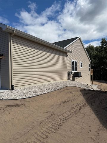 1933 Pine Ridge Drive, Manistee, MI 49660