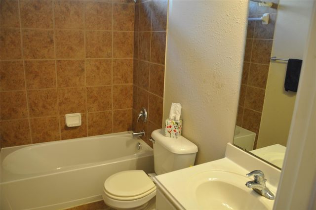 2170 Brittany Colony Drive, League City, TX 77573