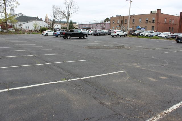 2340 Whitney Avenue 2nd Floor A, Hamden, CT 06518