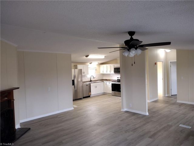 125 Breezyridge Way, Mount Airy, NC 27030