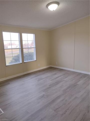 125 Breezyridge Way, Mount Airy, NC 27030