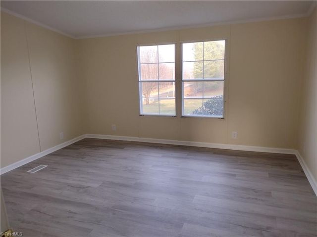 125 Breezyridge Way, Mount Airy, NC 27030