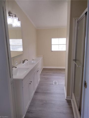 125 Breezyridge Way, Mount Airy, NC 27030