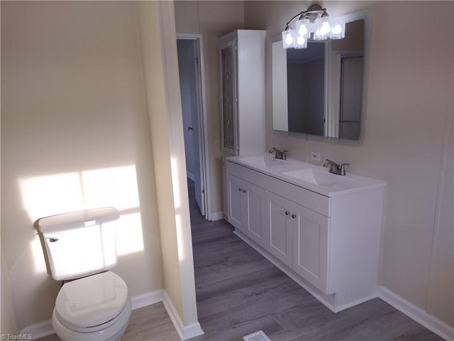 125 Breezyridge Way, Mount Airy, NC 27030