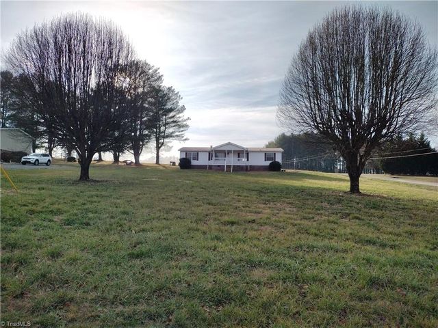 125 Breezyridge Way, Mount Airy, NC 27030