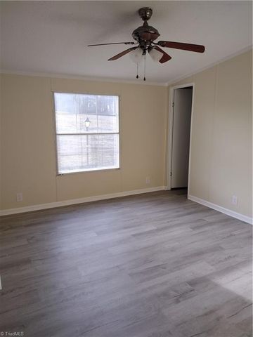 125 Breezyridge Way, Mount Airy, NC 27030