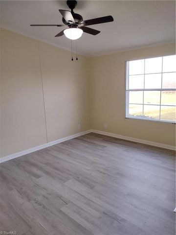 125 Breezyridge Way, Mount Airy, NC 27030