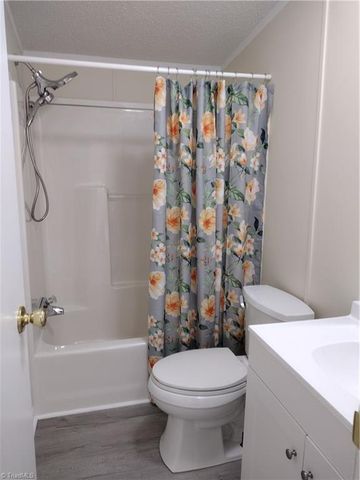 125 Breezyridge Way, Mount Airy, NC 27030