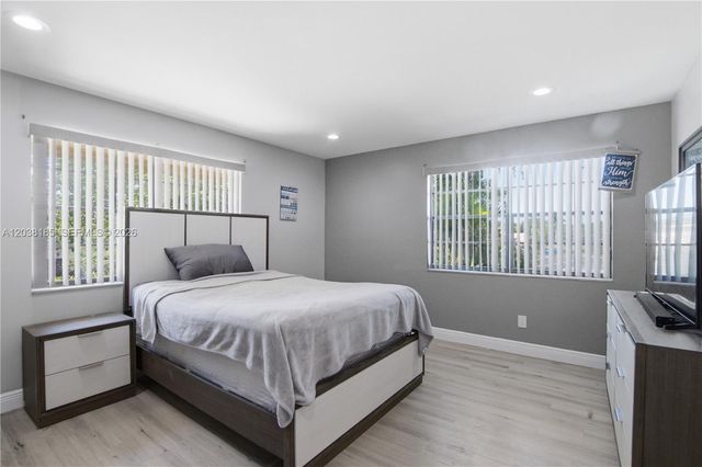 2882 Coral Springs Dr 2882, Coral Springs, FL 33065