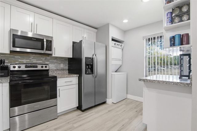 2882 Coral Springs Dr 2882, Coral Springs, FL 33065