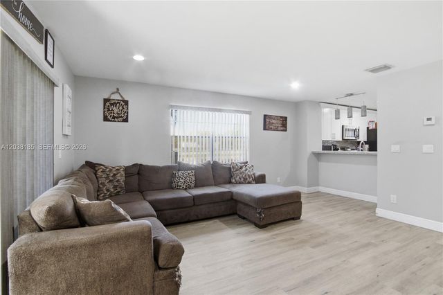 2882 Coral Springs Dr 2882, Coral Springs, FL 33065