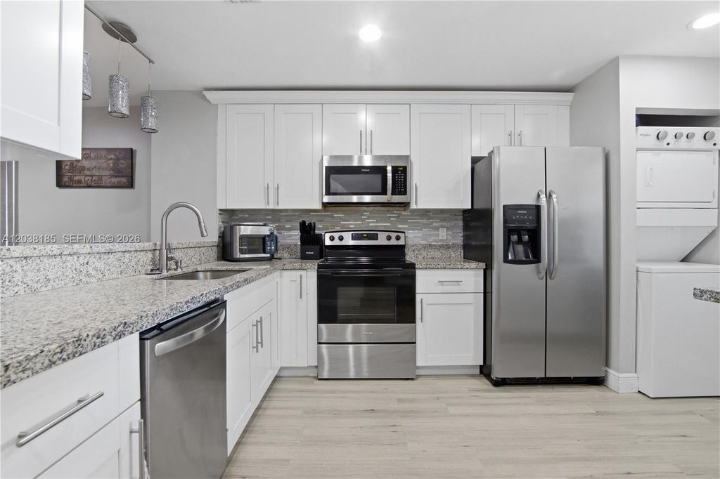 2882 Coral Springs Dr 2882, Coral Springs, FL 33065