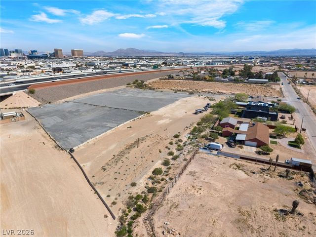 6721 Rogers Street, Las Vegas, NV 89118