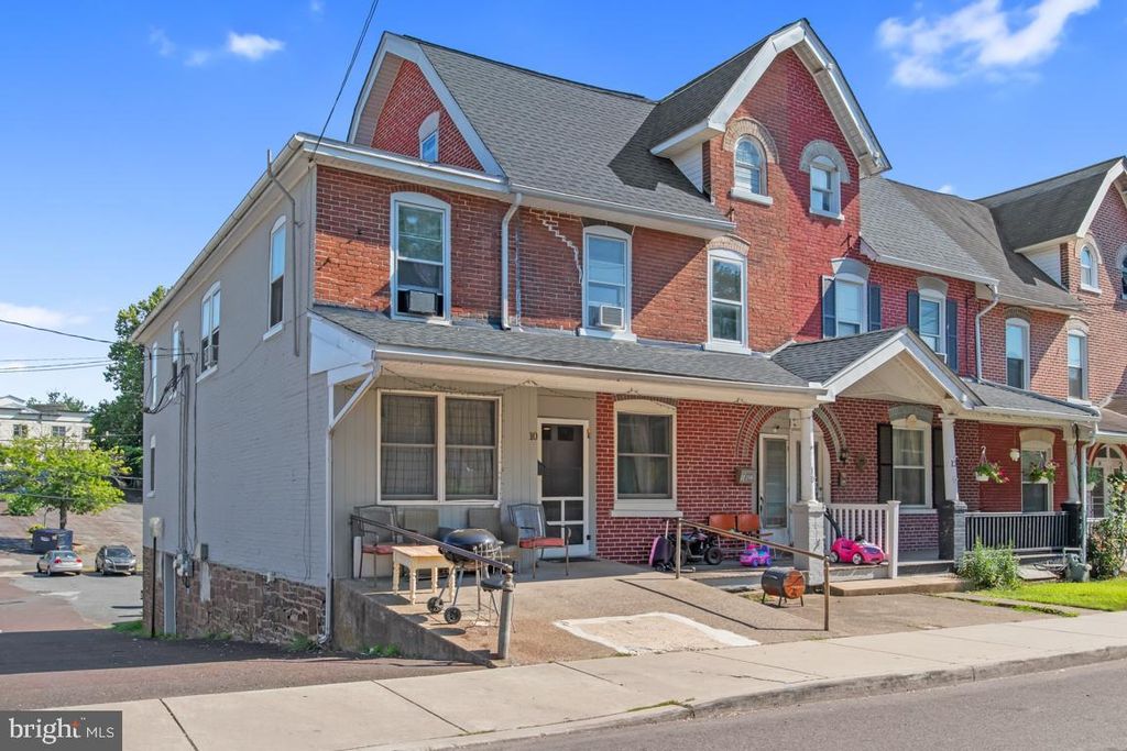 10 HILLSIDE AVE, SOUDERTON, PA 18964 — exterior