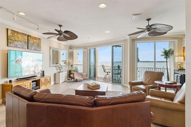 137 BRENT CIRCLE, Oldsmar, FL 34677