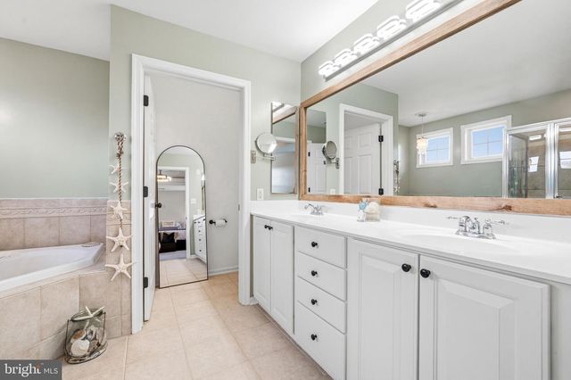 207 DILLONS LN, Mullica Hill, NJ 08062