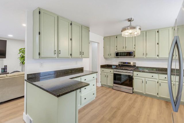 5538 Sandy LANE, Mount Pleasant, WI 53406