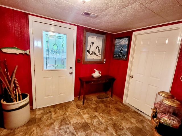 1652 Happy Acres DR, Moneta, VA 24121