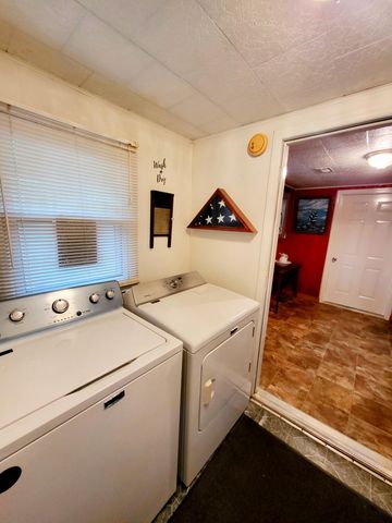 1652 Happy Acres DR, Moneta, VA 24121