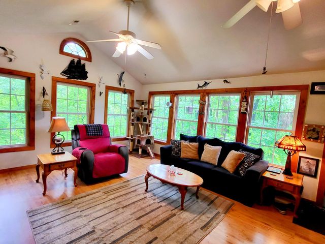 1652 Happy Acres DR, Moneta, VA 24121