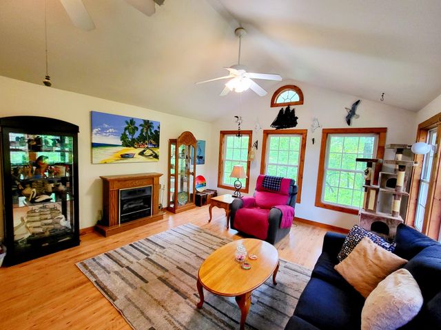 1652 Happy Acres DR, Moneta, VA 24121