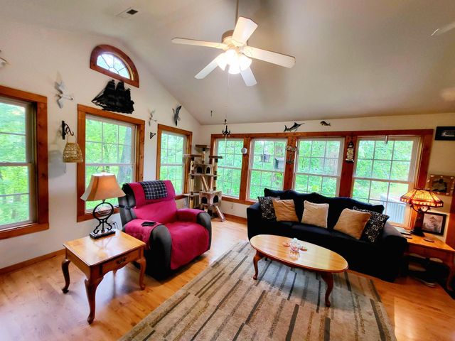 1652 Happy Acres DR, Moneta, VA 24121