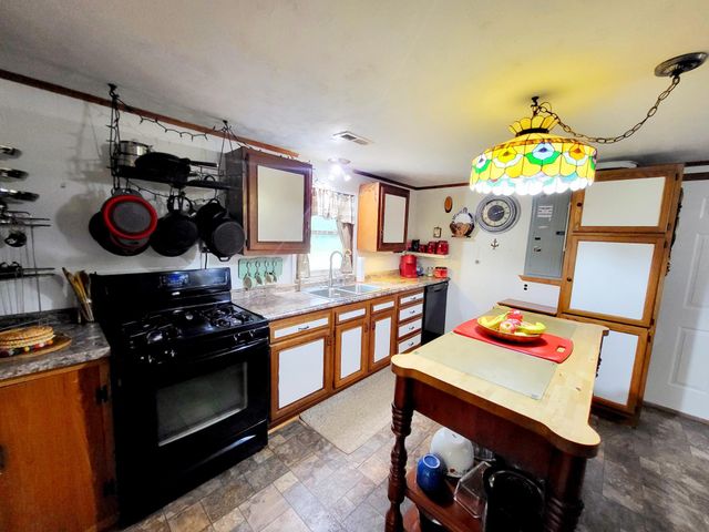 1652 Happy Acres DR, Moneta, VA 24121