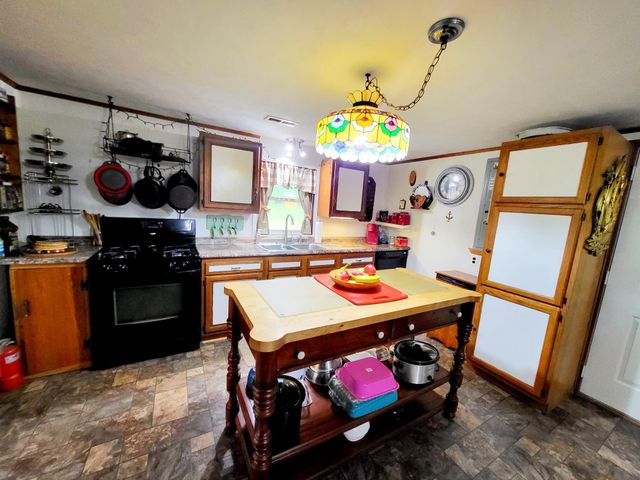 1652 Happy Acres DR, Moneta, VA 24121