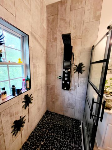 1652 Happy Acres DR, Moneta, VA 24121