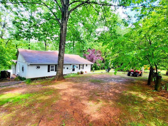 1652 Happy Acres DR, Moneta, VA 24121